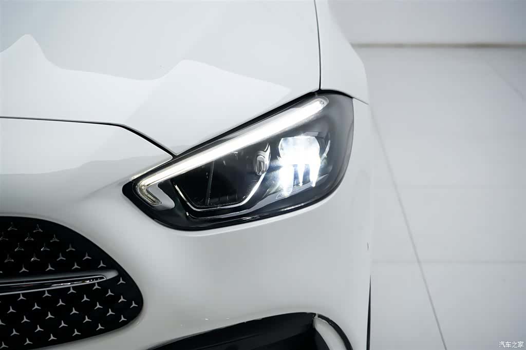 Mercedes-Benz C-Class, 2023 13