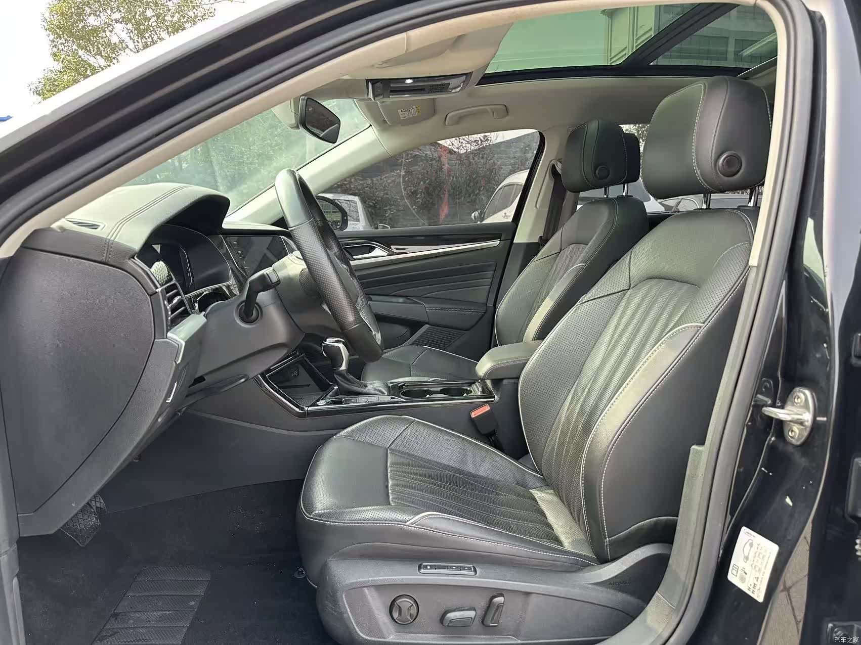 Volkswagen Passat, 2022 все фото