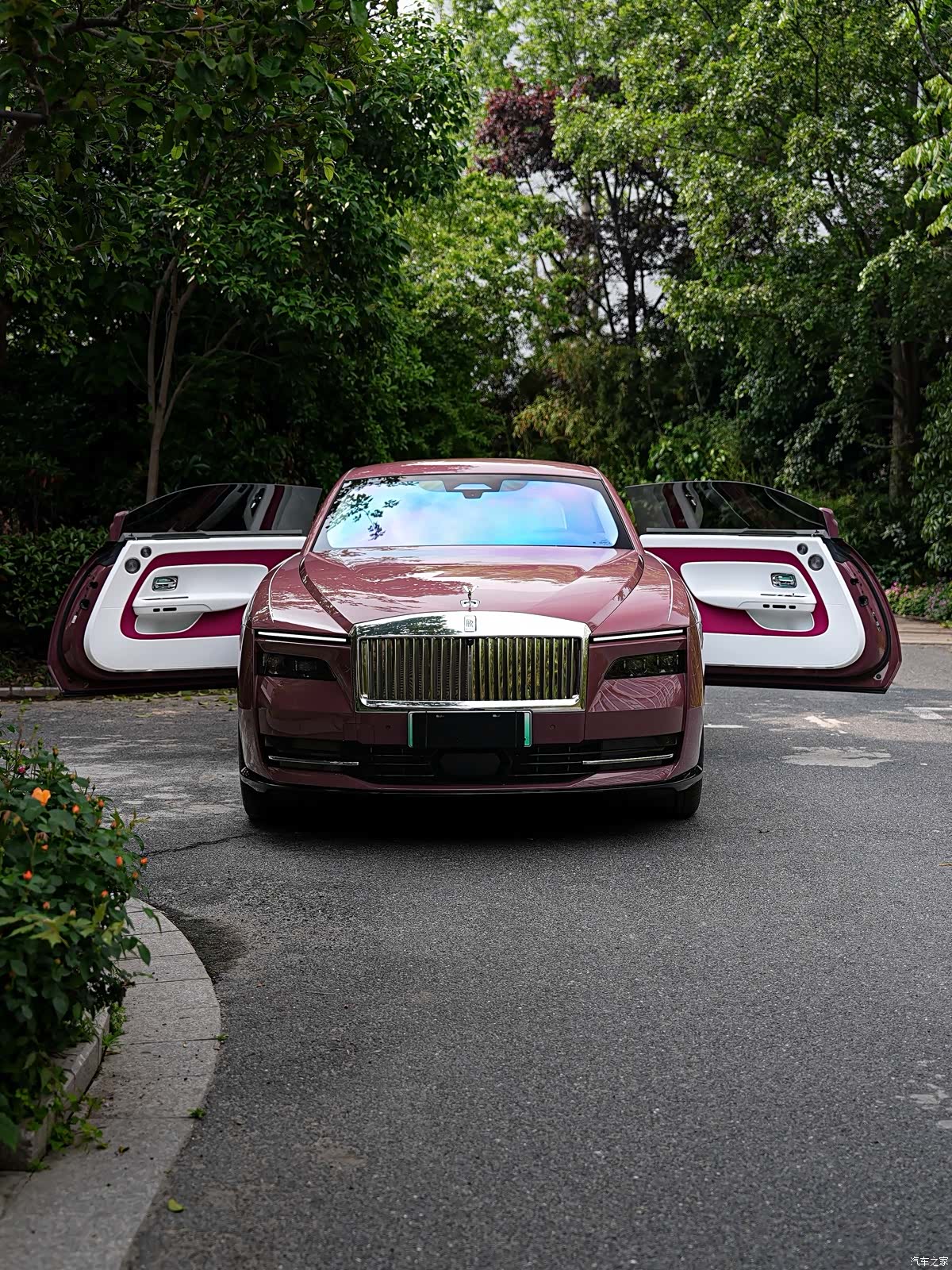 Rolls-Royce Spectre, 2025 8