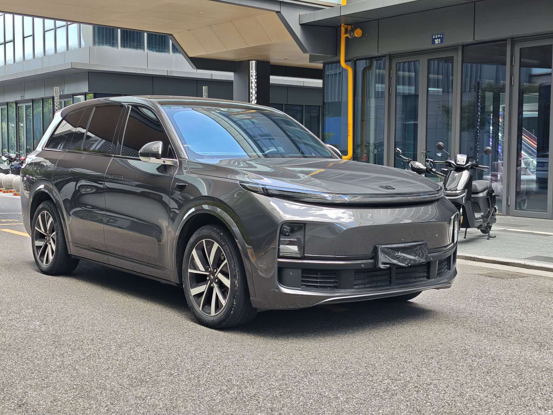Li Auto L8, 2023 3