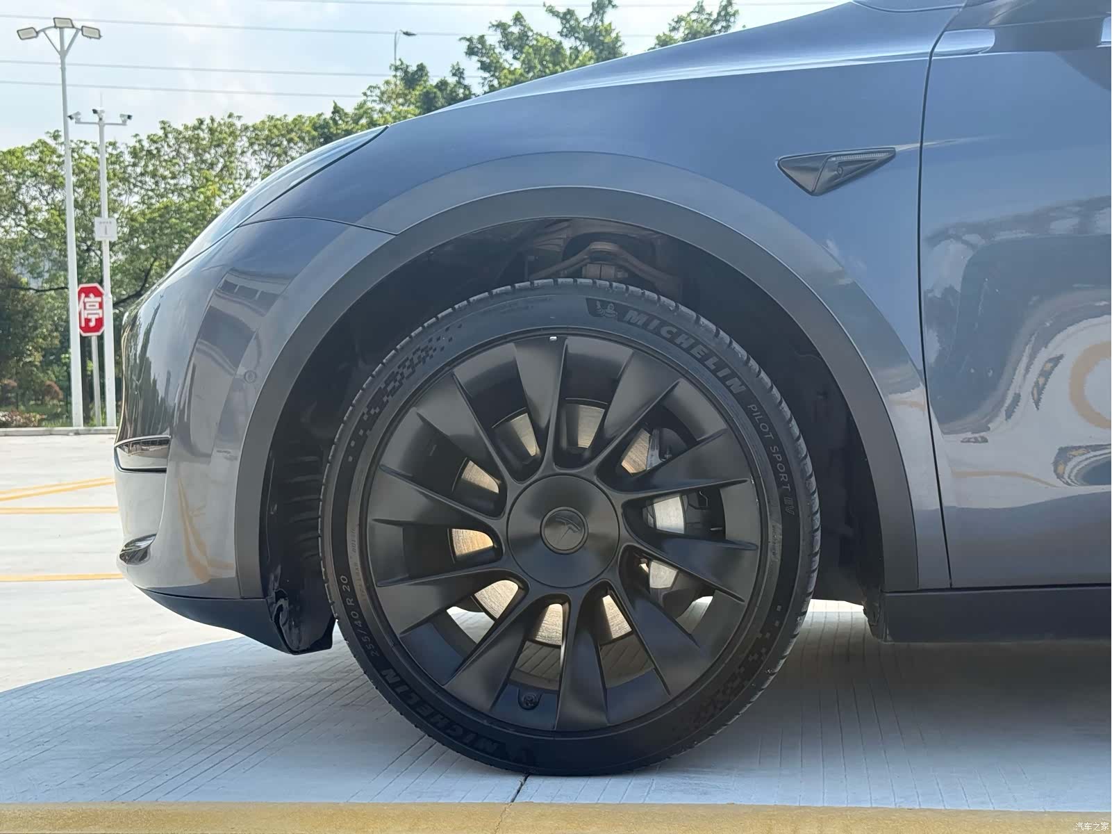 Tesla Model Y, 2023 10