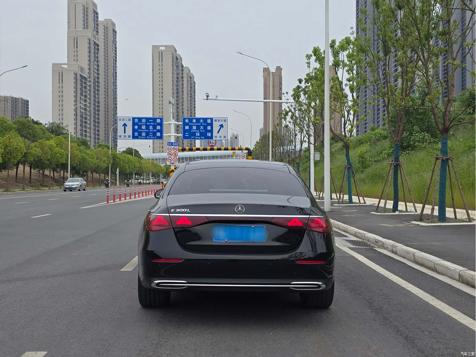 Mercedes-Benz E-Class, 2024 14