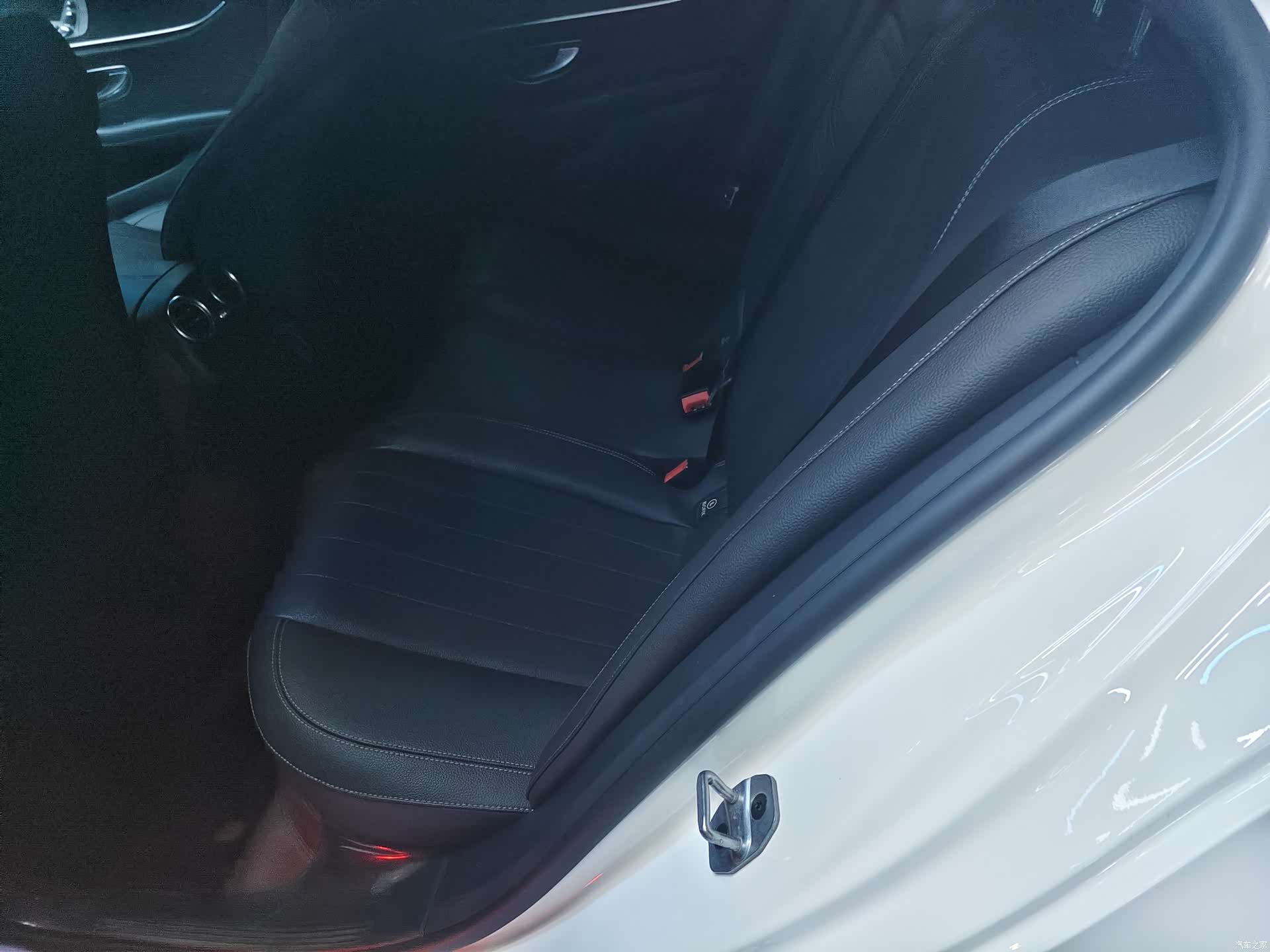 Mercedes-Benz E-Class, 2022 11