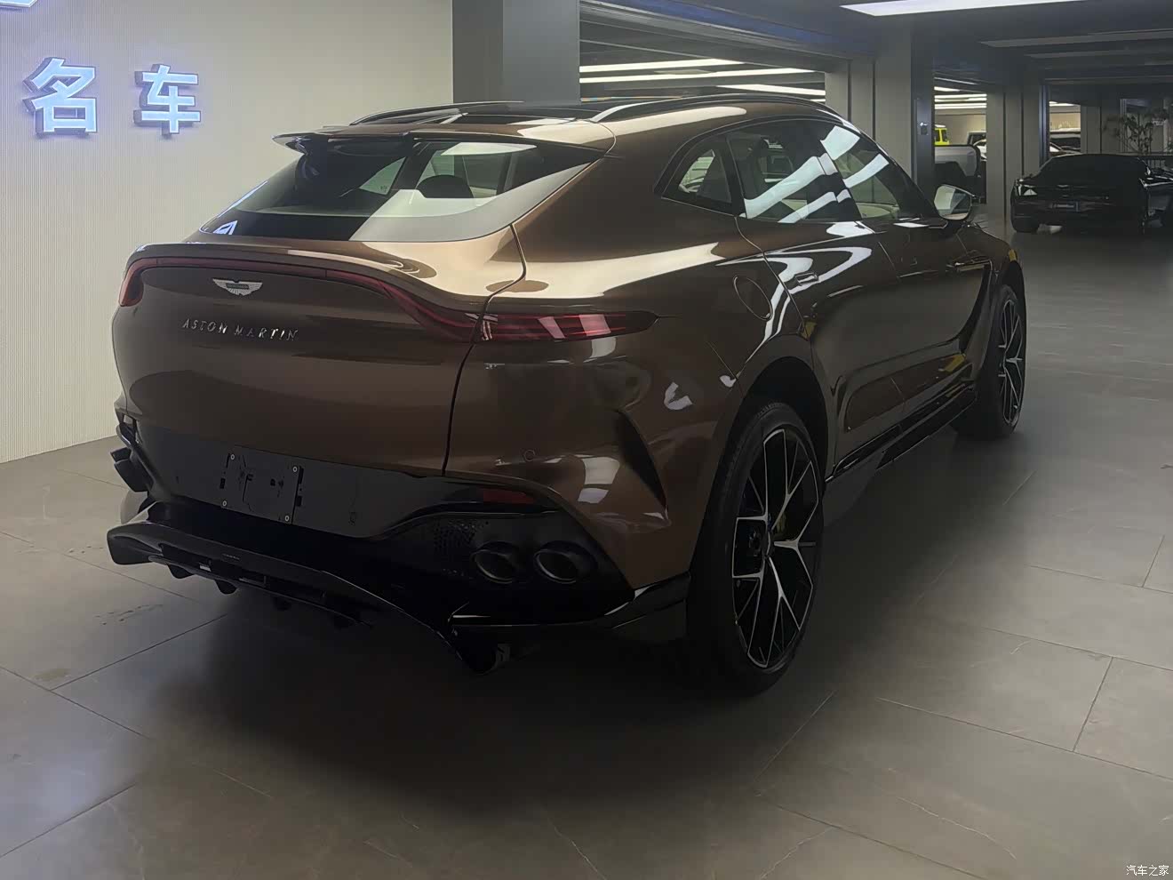 Aston Martin DBX, 2025 17
