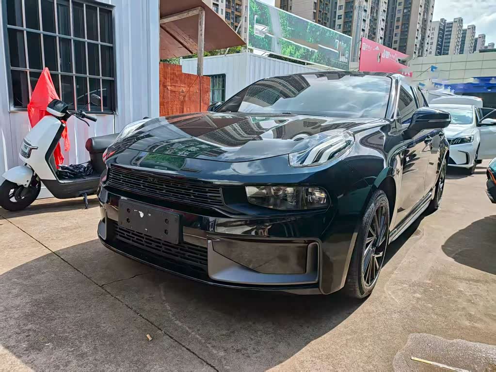 Lynk & Co 03