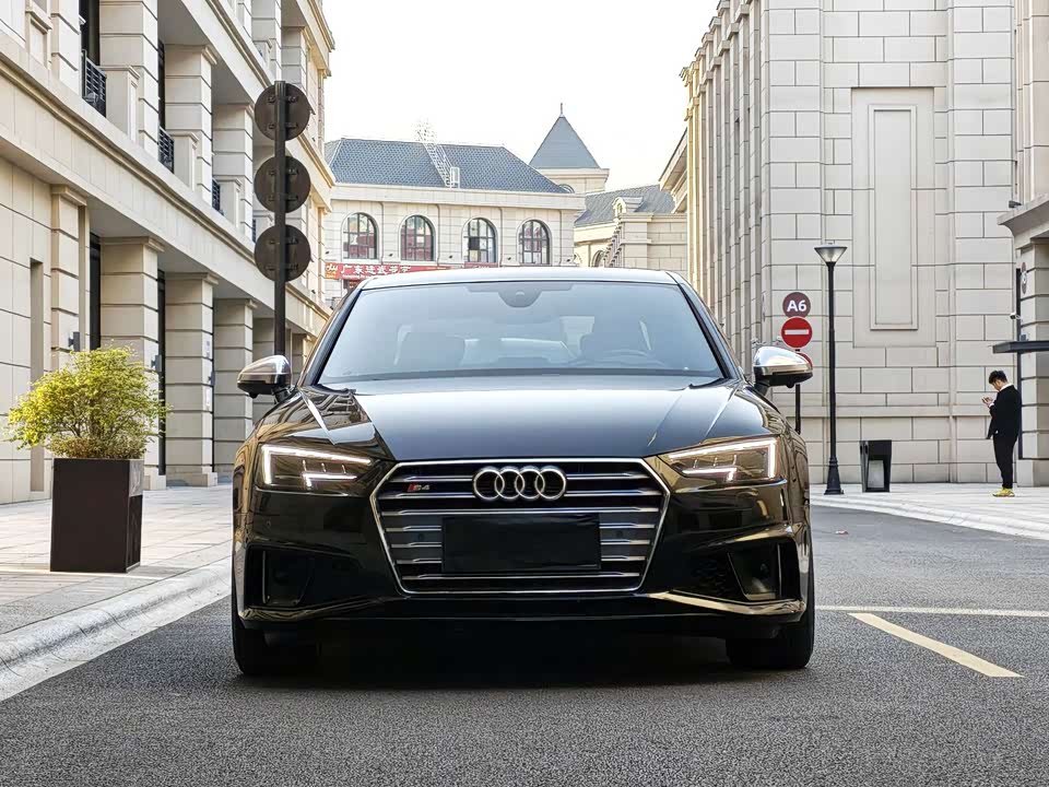 Audi S4