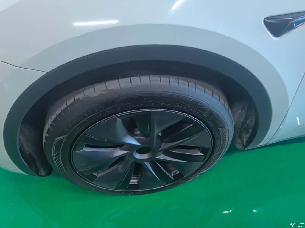 Tesla Model Y, 2023 23