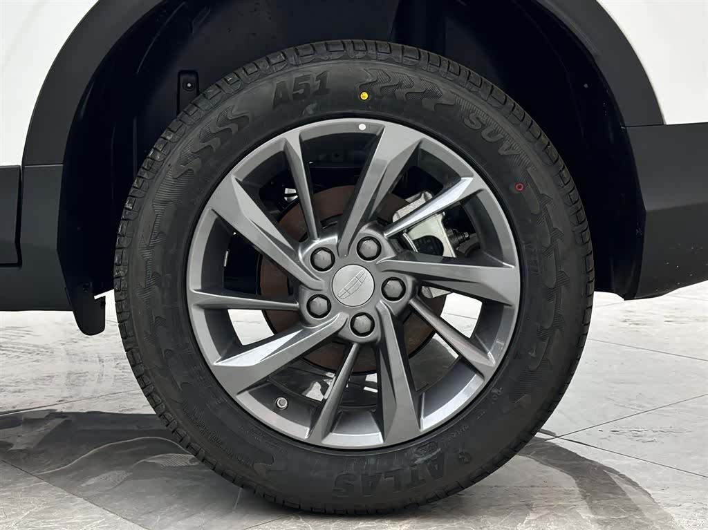 Geely Coolray, 2025 18