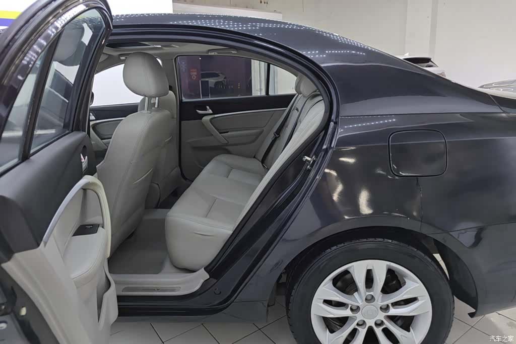 Geely Emgrand, 2015 11