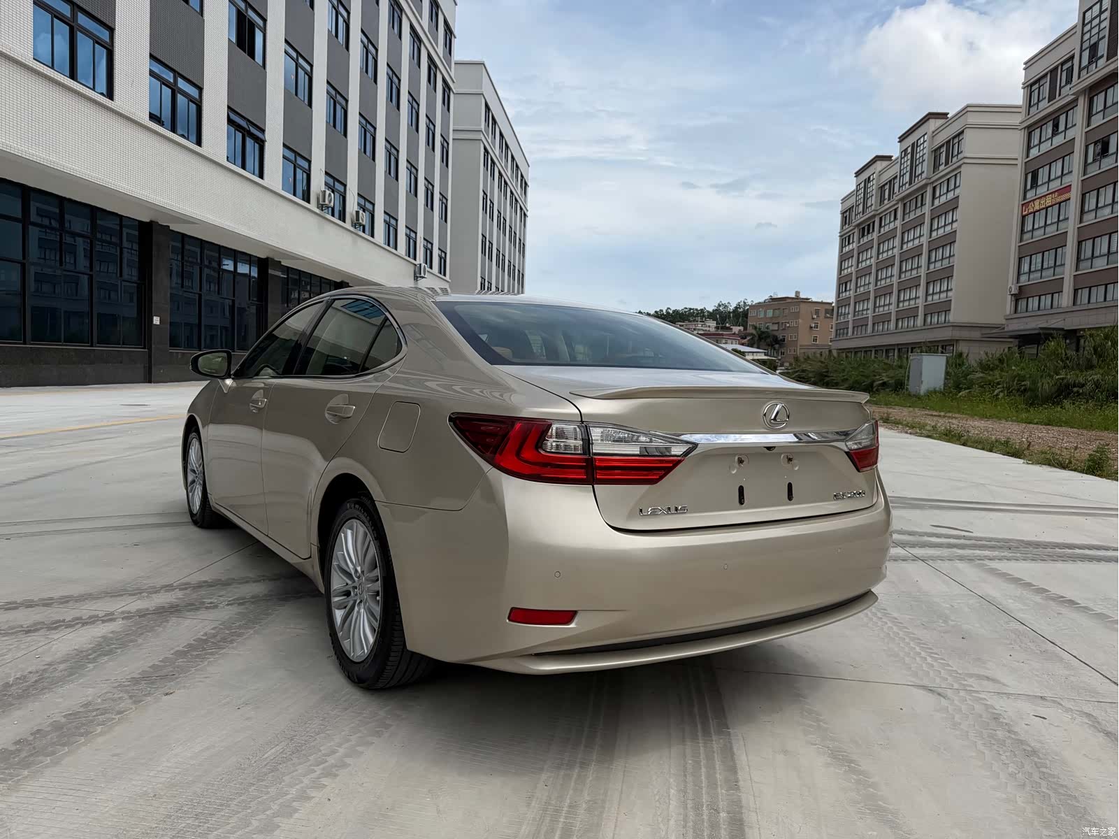 Lexus ES, 2015 4