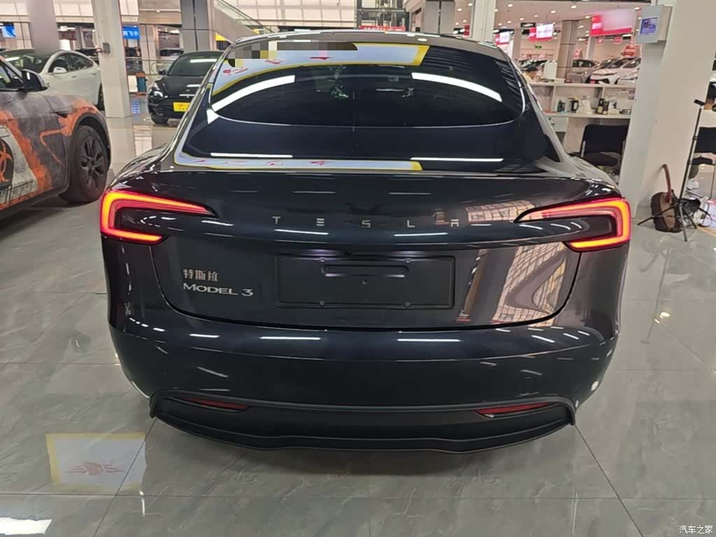 Tesla Model 3, 2025 6