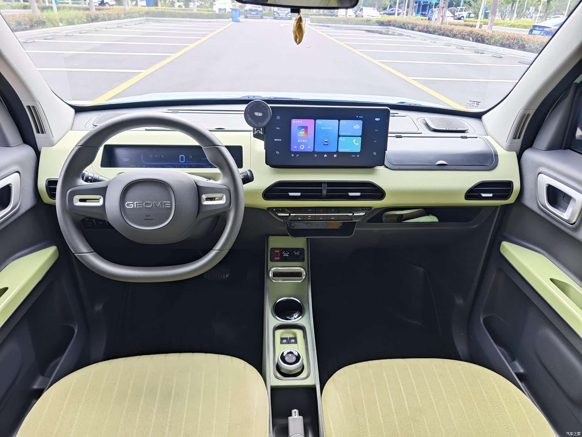 Geely Panda, 2025 10
