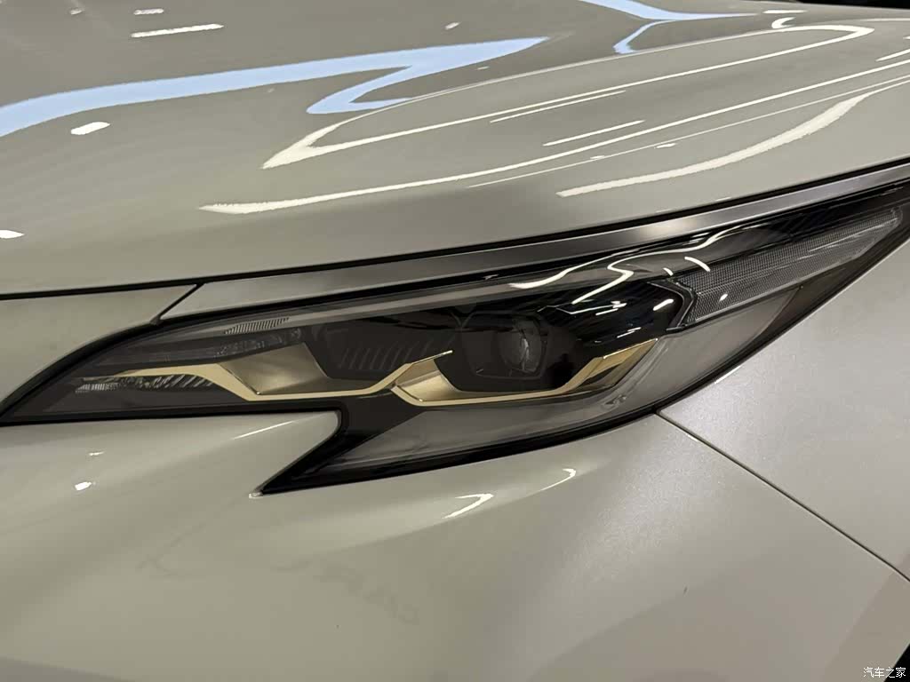 Toyota Granvia, 2025 8