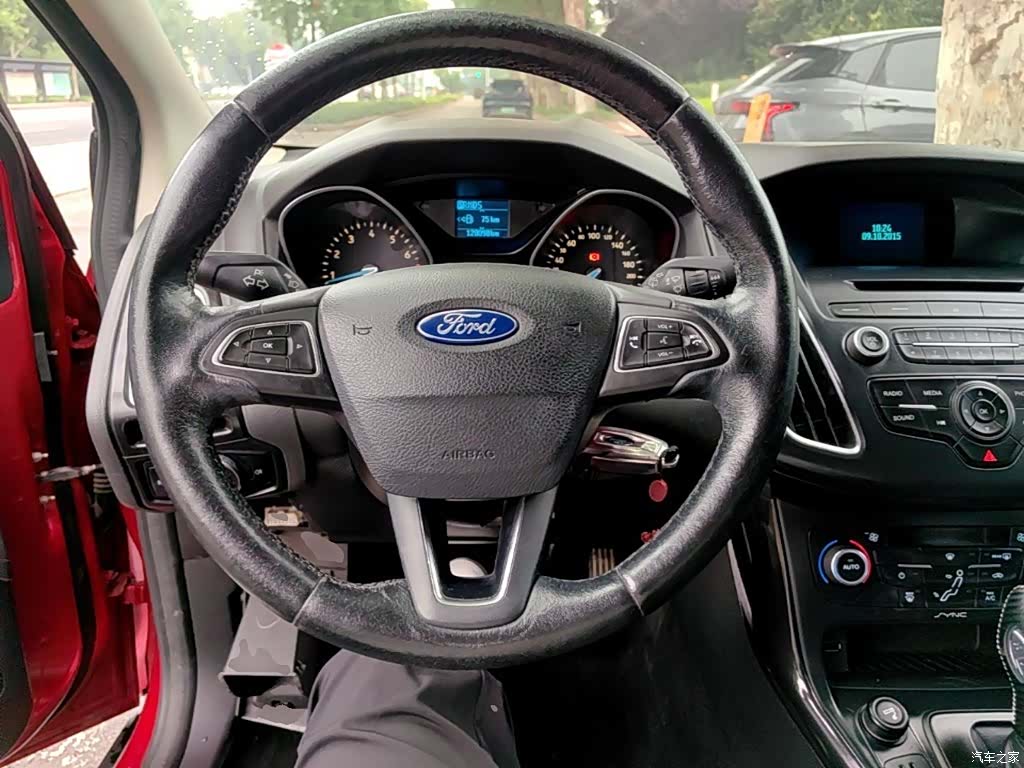 Ford Focus, 2015 11