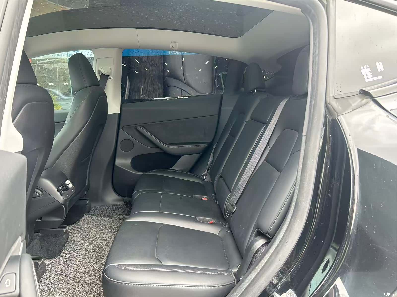 Tesla Model Y, 2023 12