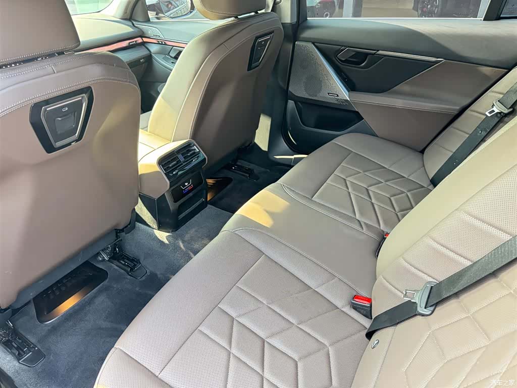 BMW 5 Series, 2024 9