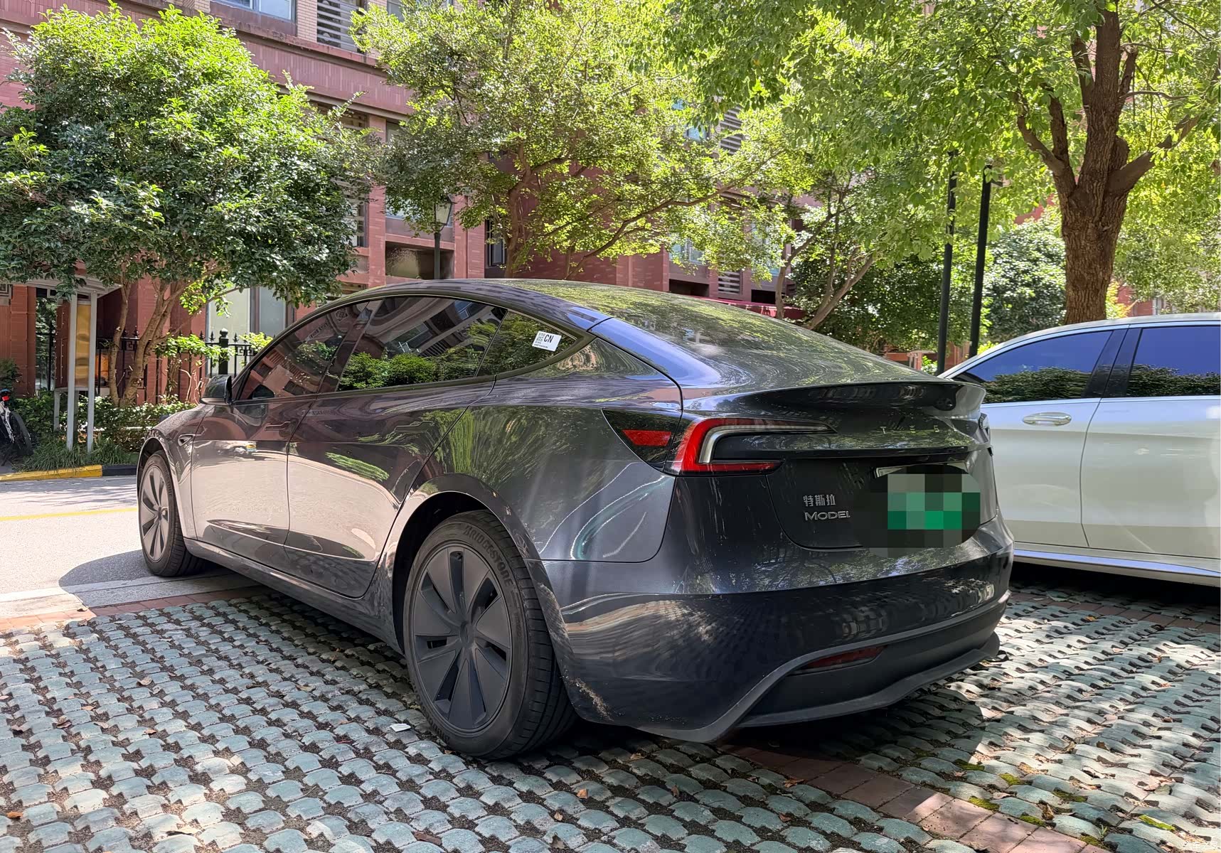 Tesla Model 3, 2025 3