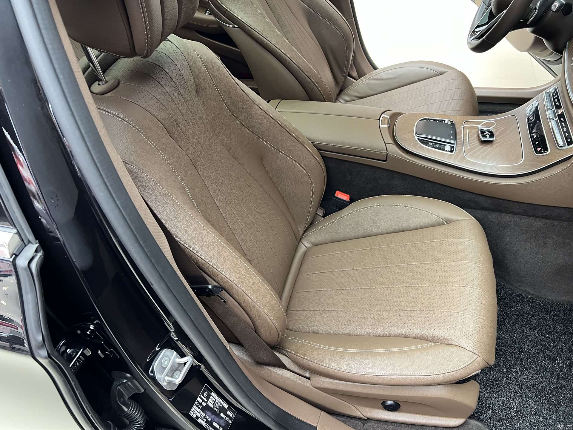 Mercedes-Benz E-Class, 2023 13