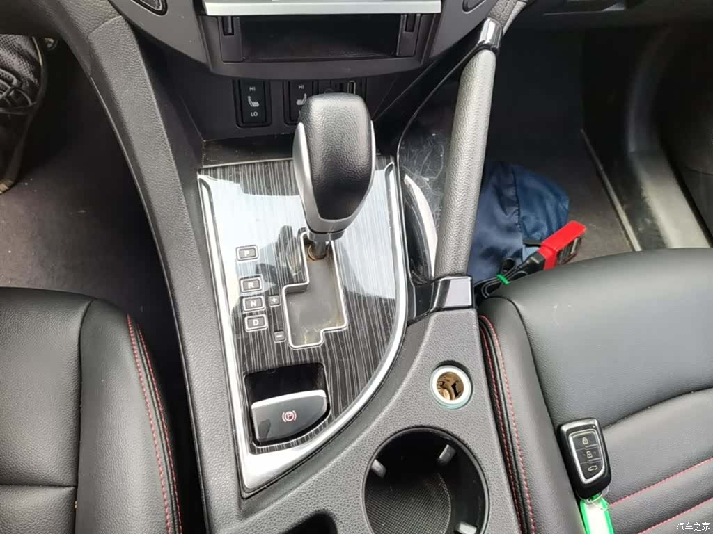 DongFeng AX7, 2016 14