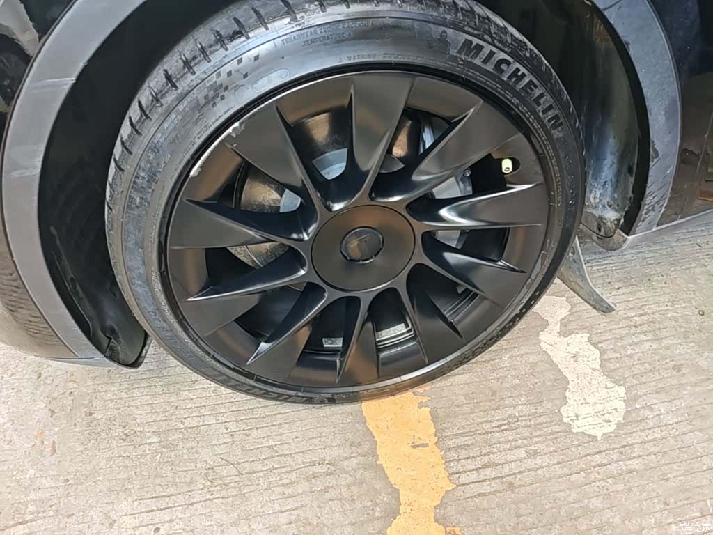 Tesla Model Y, 2022 23