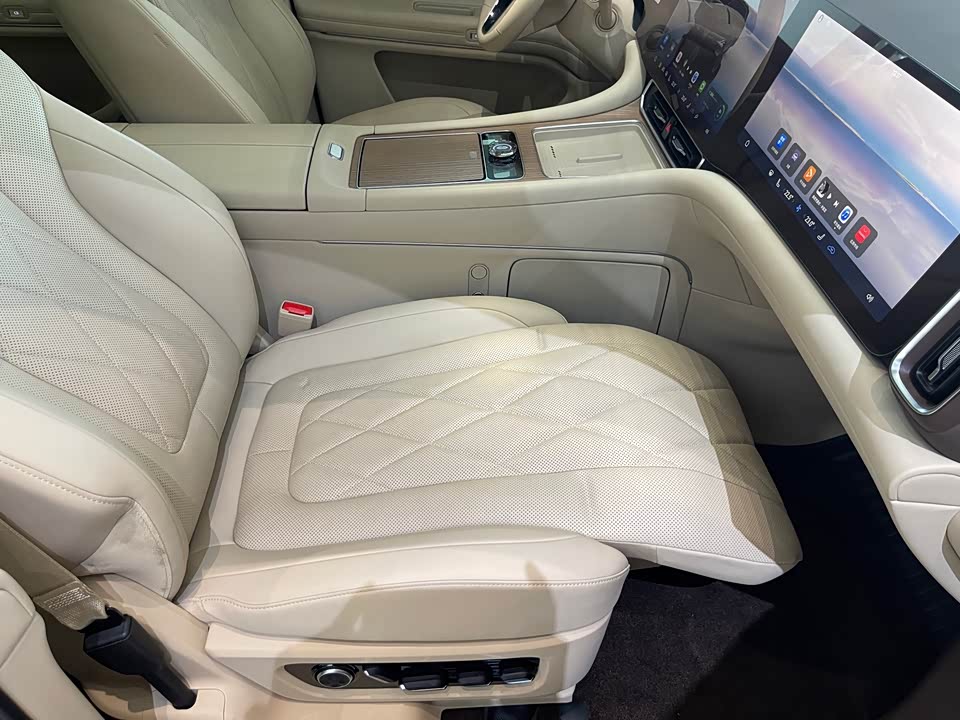 AITO Ask the world M9