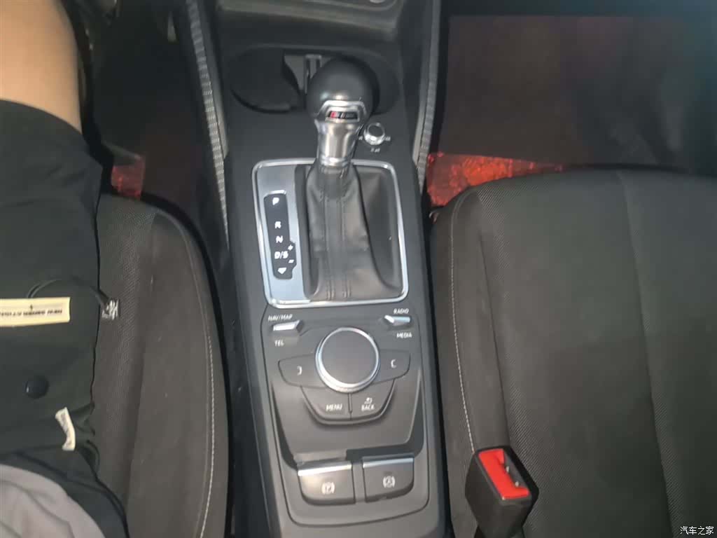 Audi Q2L, 2019 14