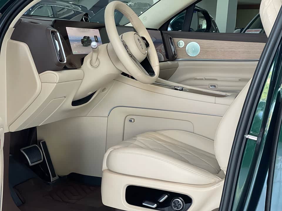 AITO Ask the world M9