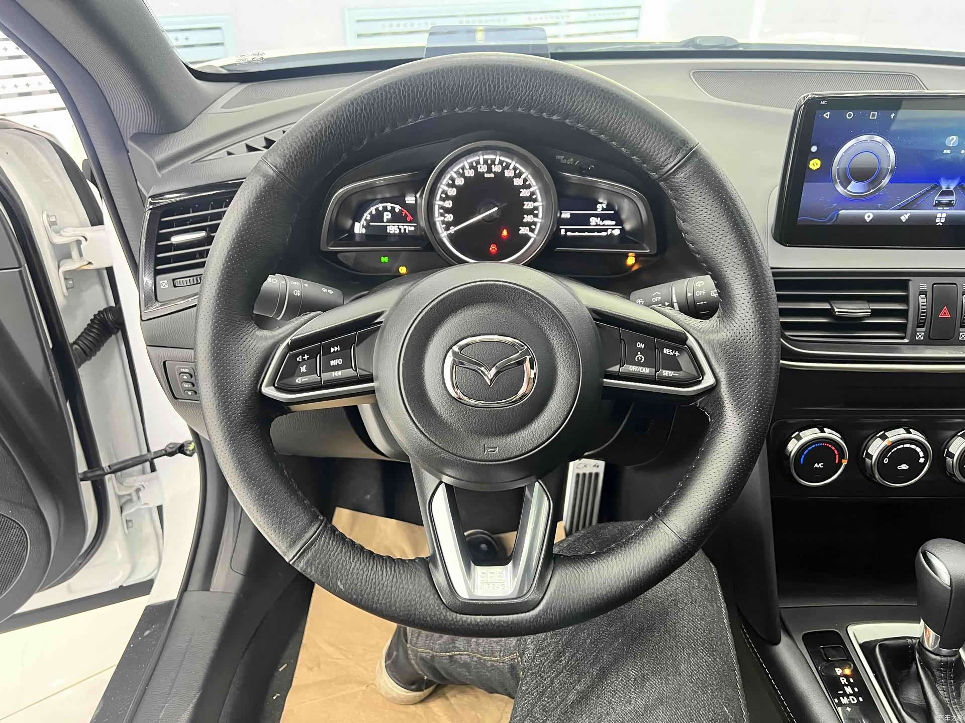 Mazda CX-4, 2023 9