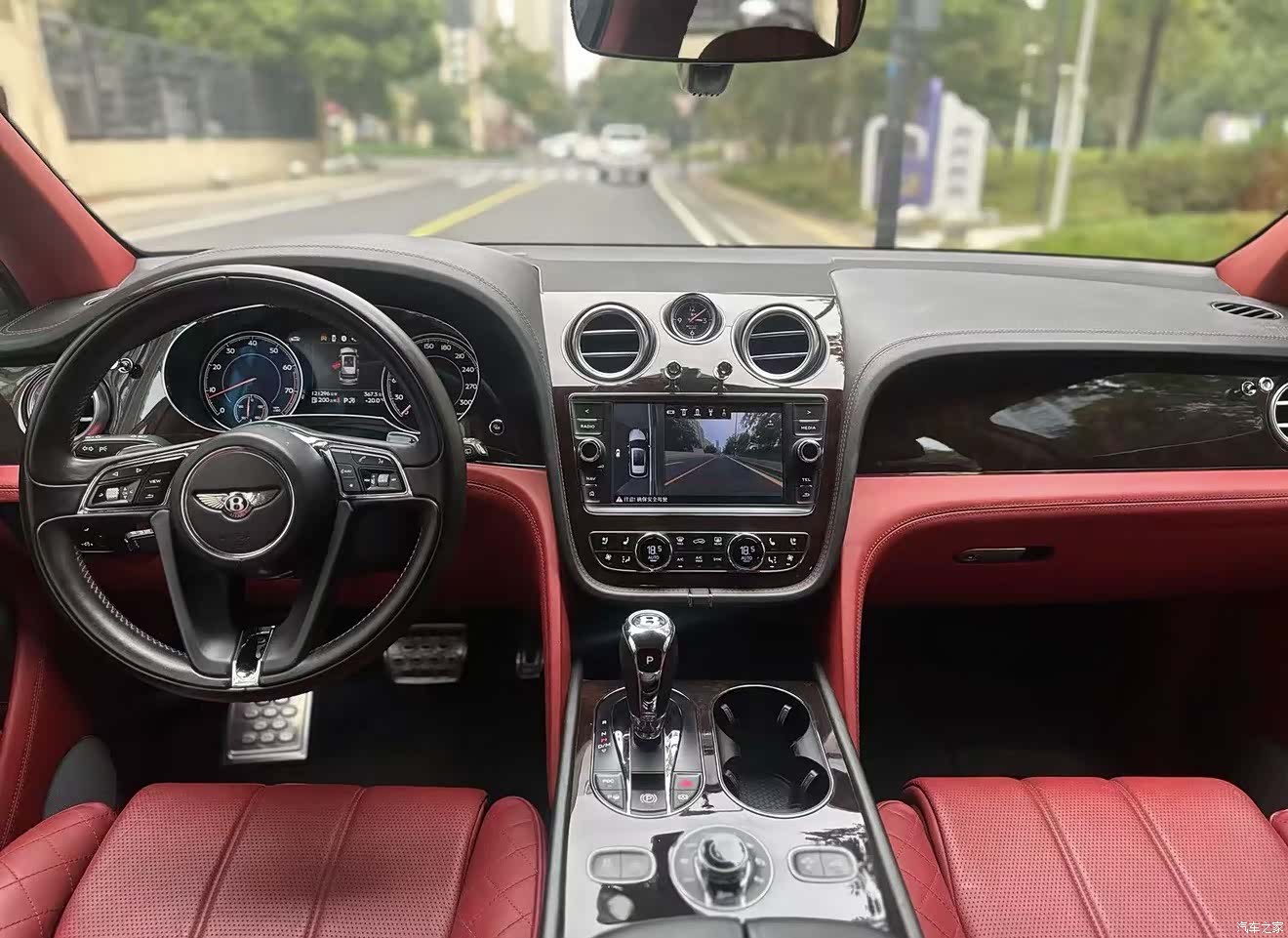 Bentley Bentayga, 2017 все фото