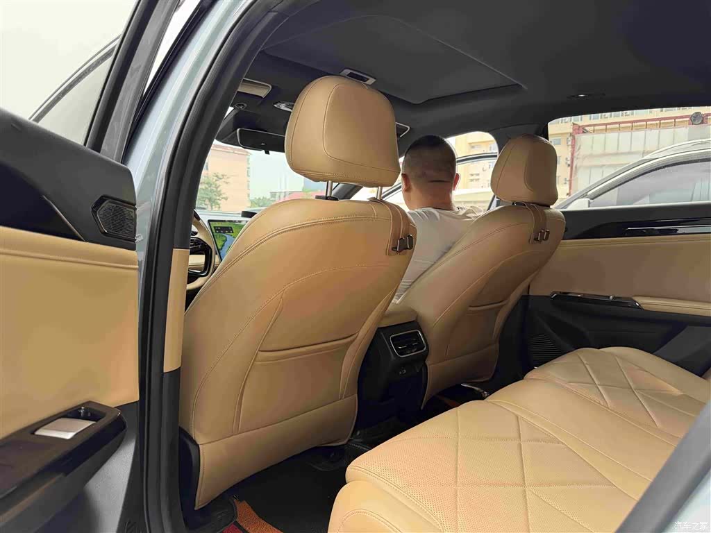 Geely Galaxy L6, 2024 4