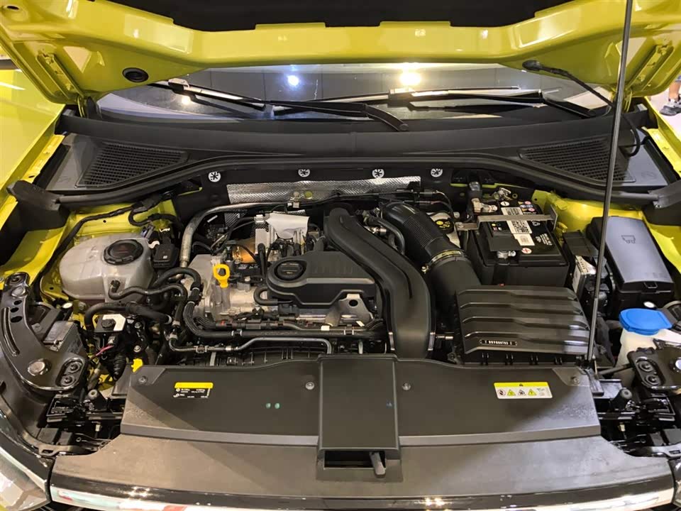 Volkswagen T-ROC exploring Songs