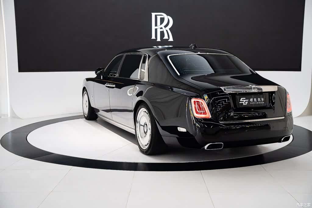 Rolls-Royce Phantom, 2021 все фото