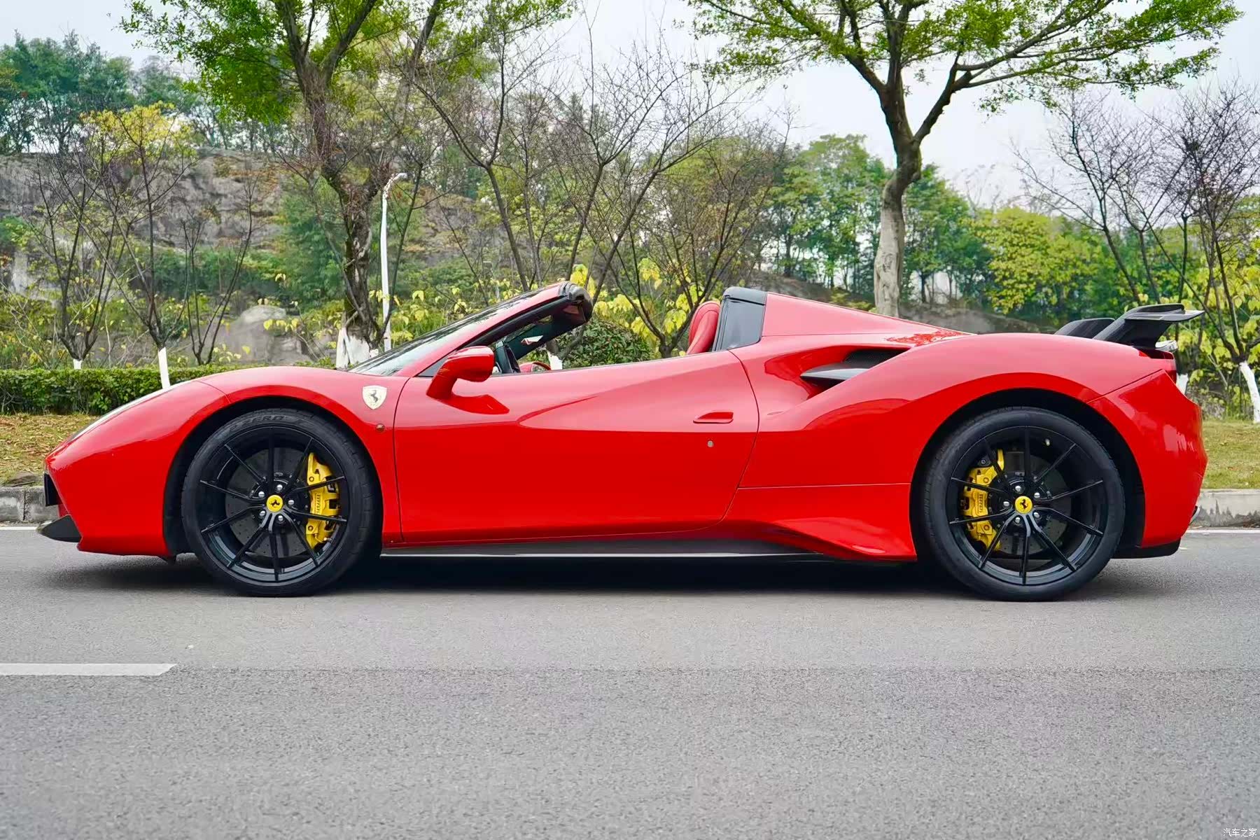Ferrari 488, 2017 4