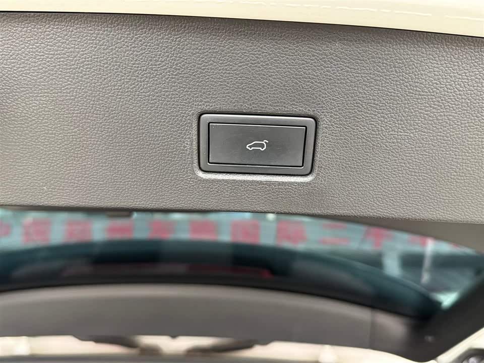 Volkswagen T-ROC exploring Songs