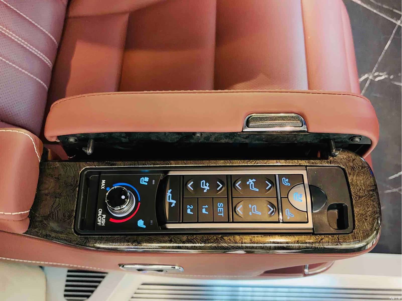 Mercedes-Benz 7, 2024 13