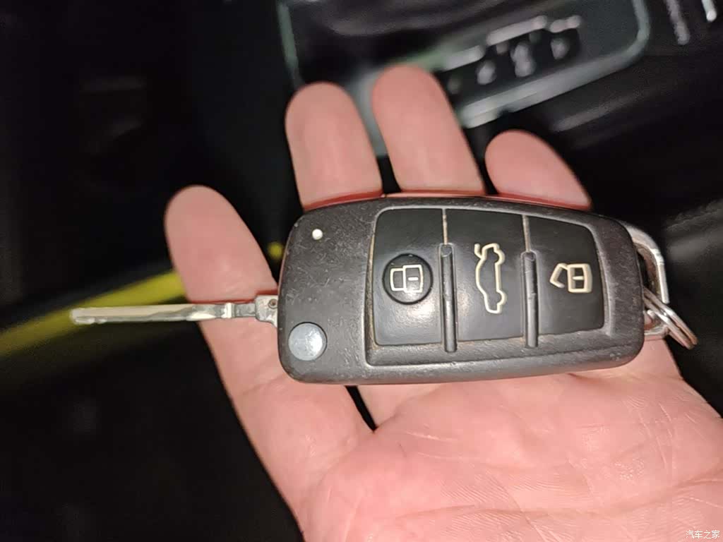 Audi Q2L, 2019 9