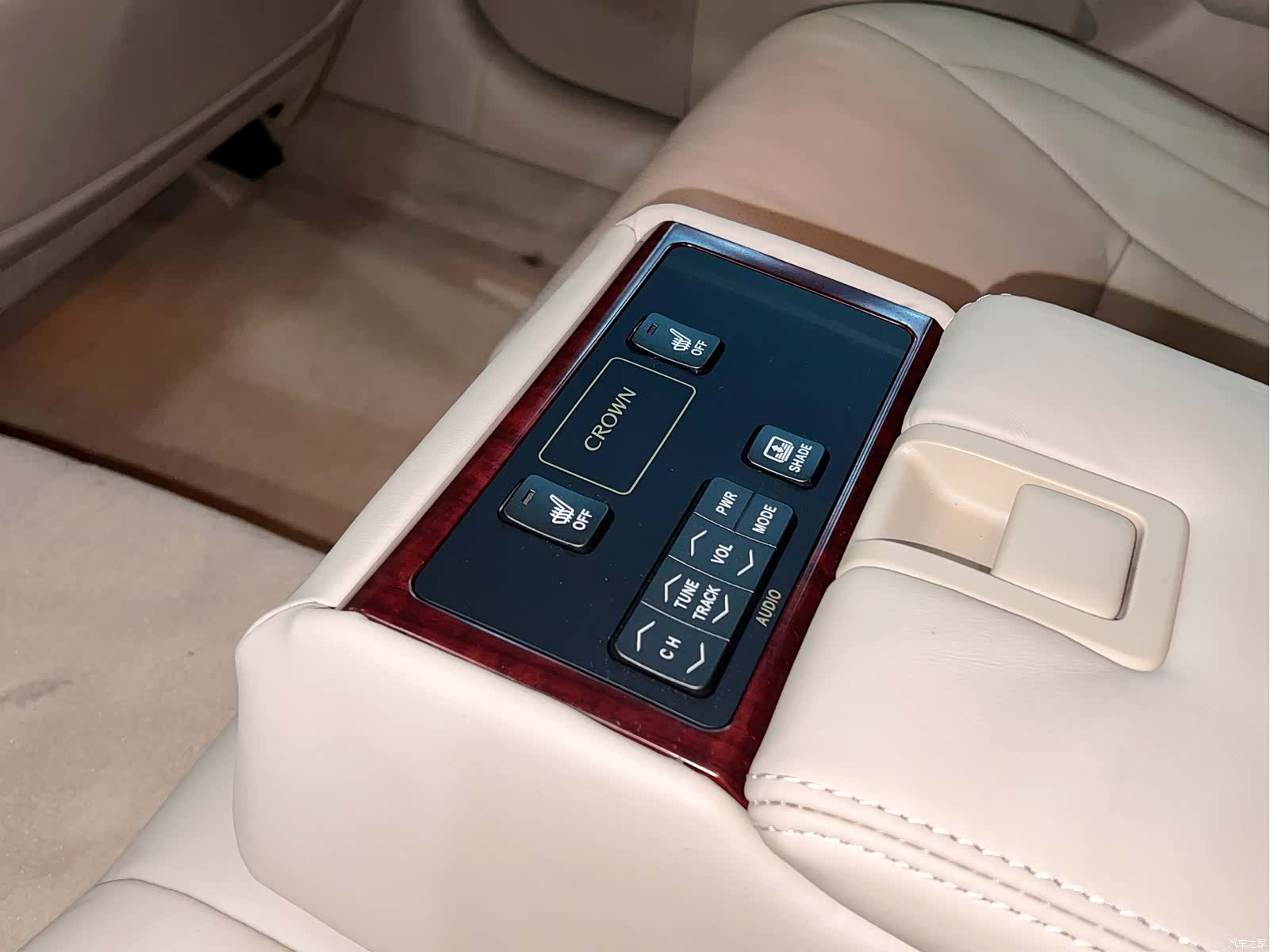 Toyota Crown, 2011 14