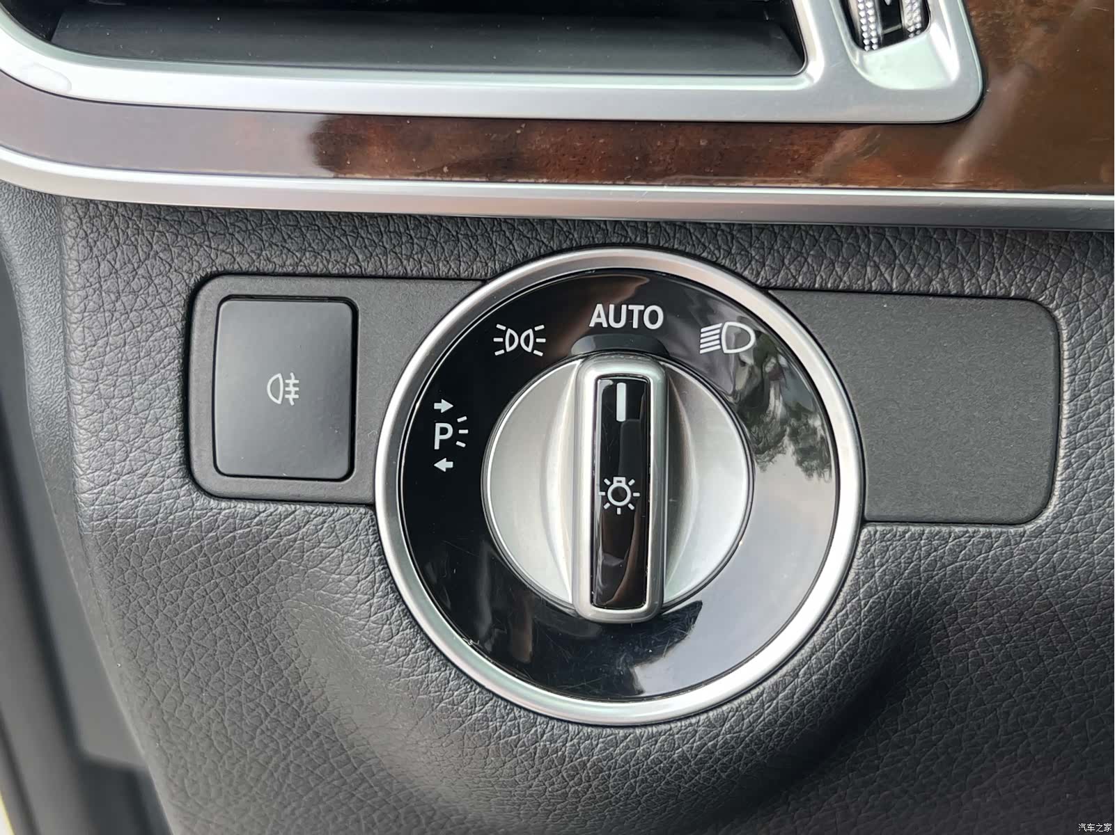 Mercedes-Benz E-Class, 2015 28