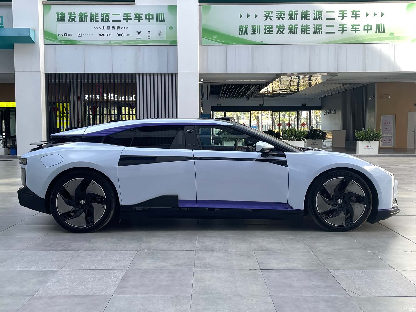 HiPhi Z, 2022 6