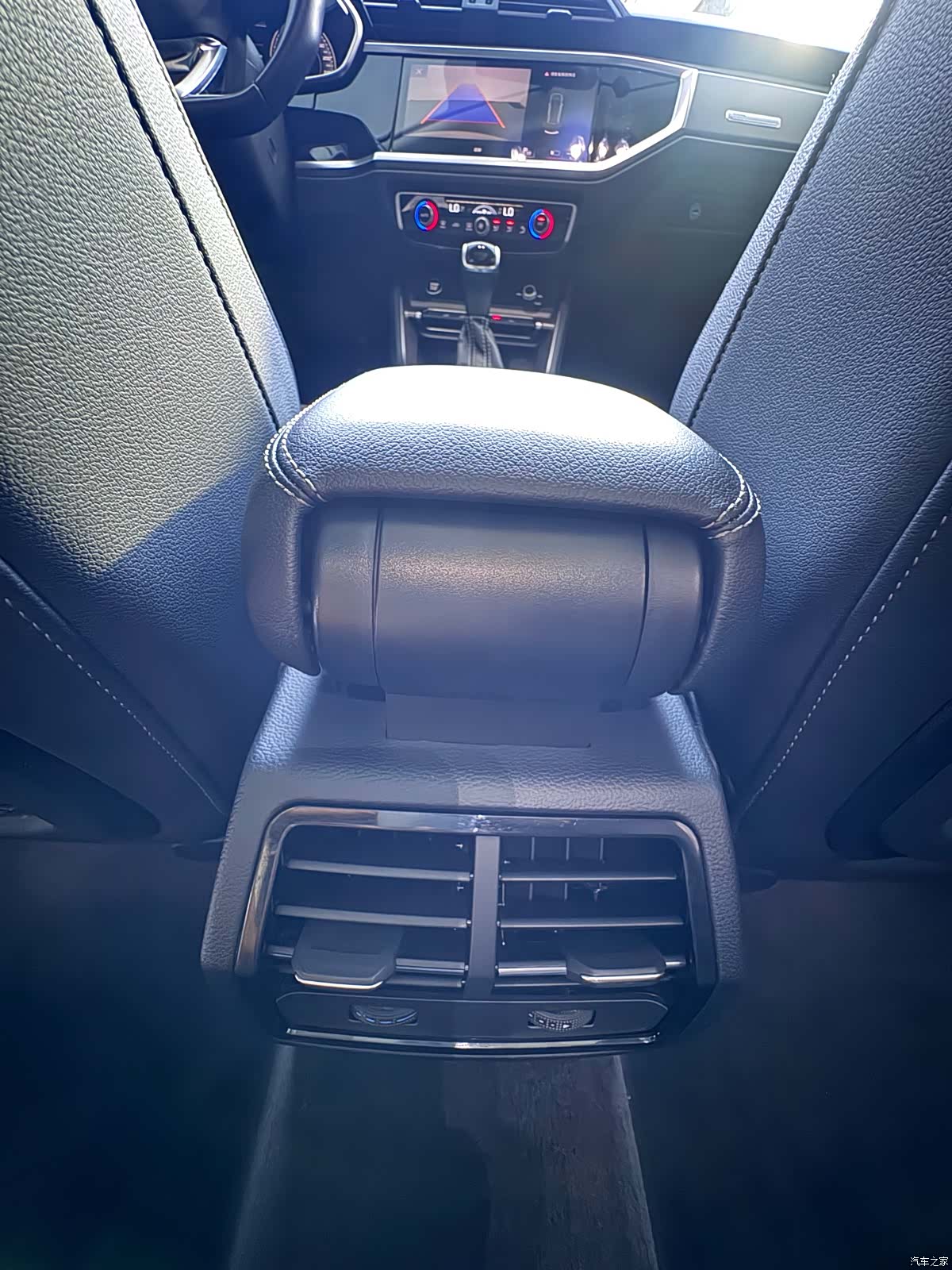Audi Q3, 2022 10