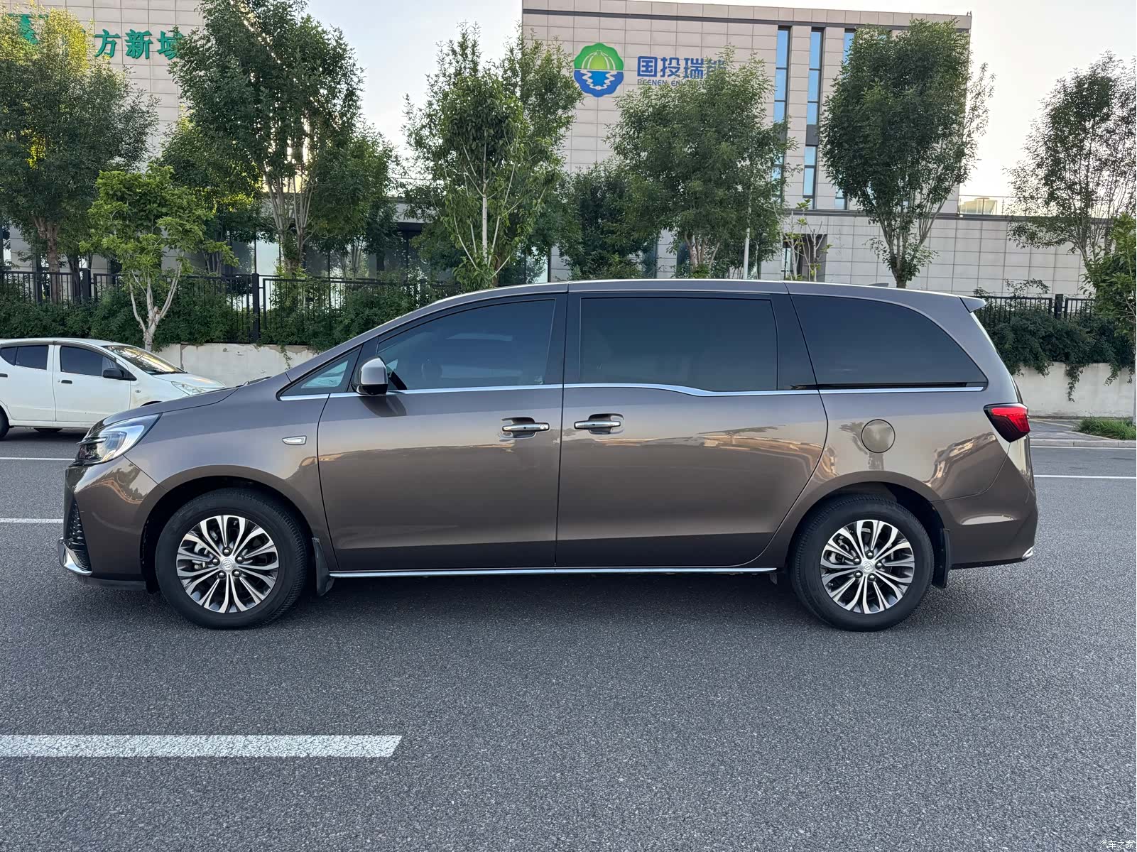 Buick GL8, 2023 4