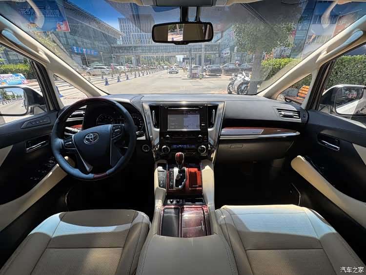 Toyota Alphard, 2015 3