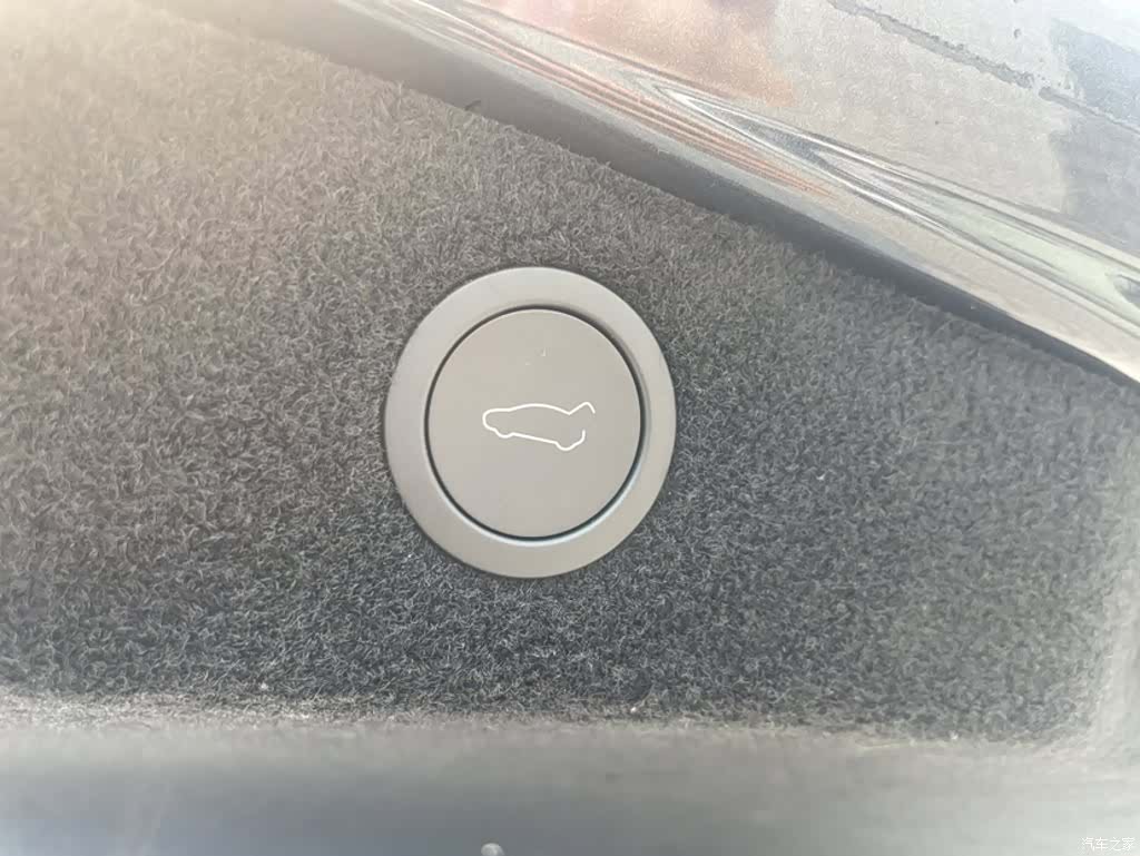 Tesla Model 3, 2025 16