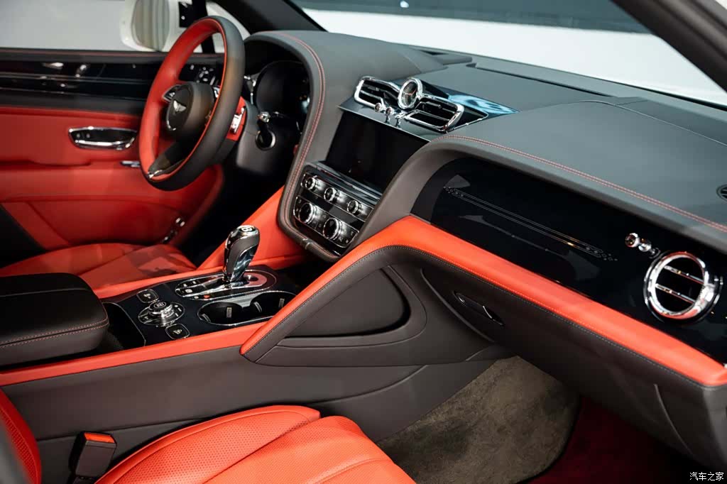 Bentley Bentayga, 2023 19