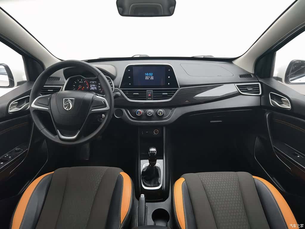 Wuling 310, 2017 все фото