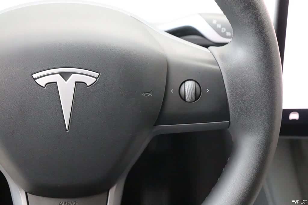 Tesla Model Y, 2024 17