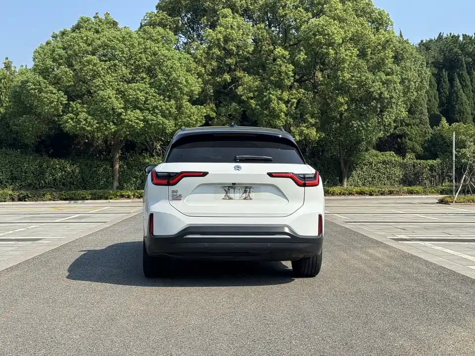 NIO ES6