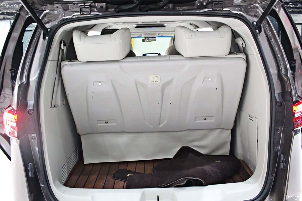 Buick GL8, 2020 12
