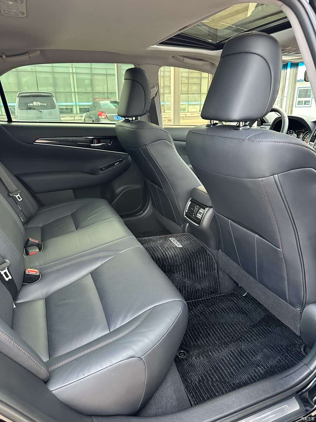 Toyota Crown, 2017 13
