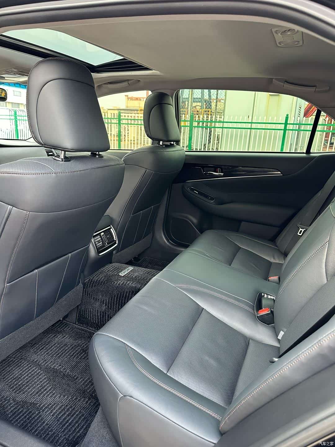 Toyota Crown, 2017 12
